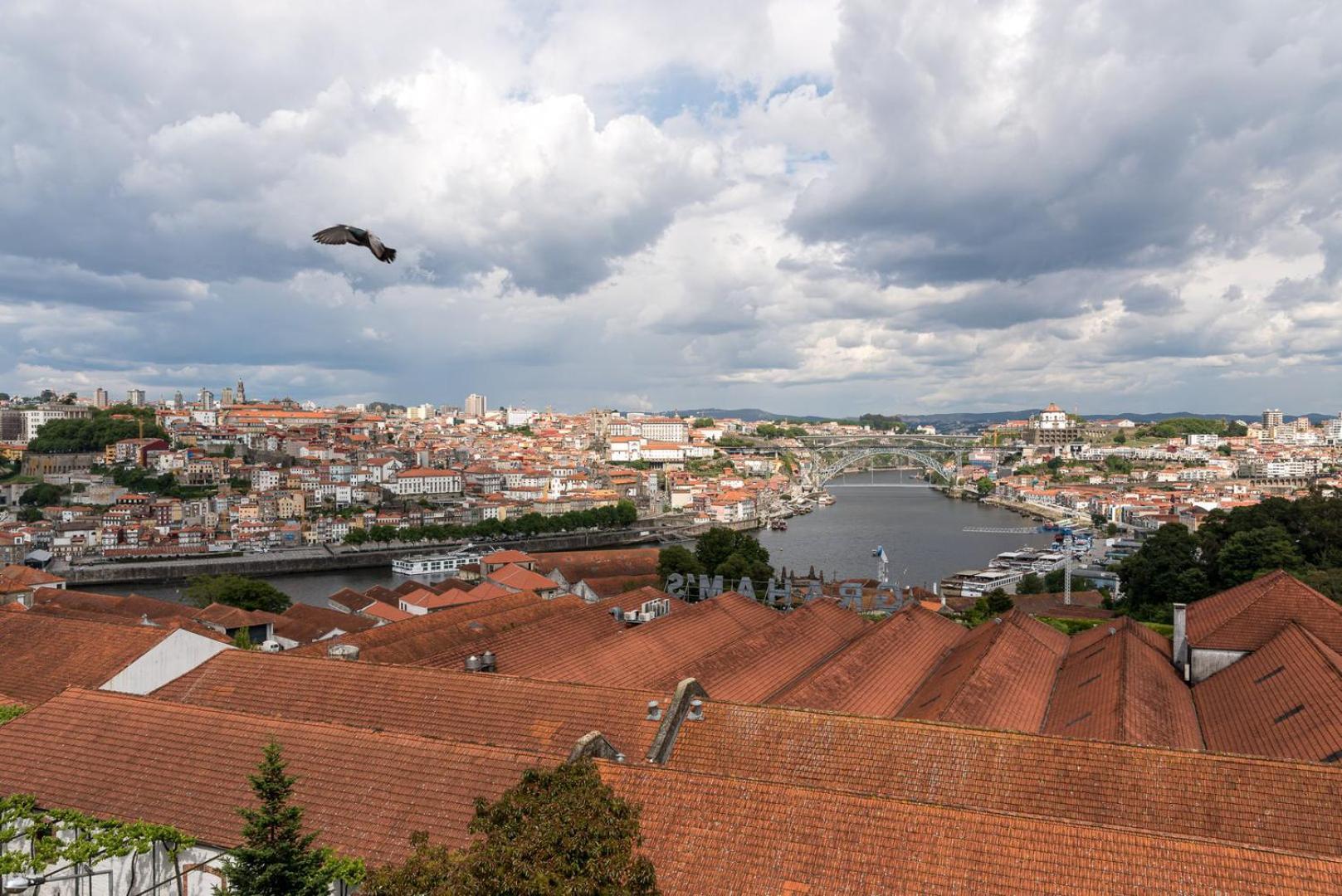 Guestready - Porto Fantastic View Apartment บีลาโนวาเดกายา ภายนอก รูปภาพ